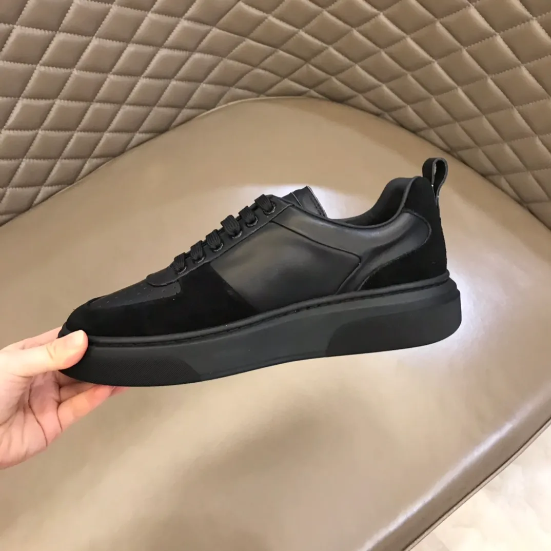 p420 "Salvatore Ferraga**" men's low-cut fashion sneakers. This casual shoe has a novel structure and is made of soft calfskin. The contrasting color elements on the upper highlight the bold and avant-garde atmosphere. The first-layer cowhide lining is high-end and comfortable. Energetic and fresh, these shoes can be worn with casual looks or add a touch of street style to elegant trousers.  Size: 38-44